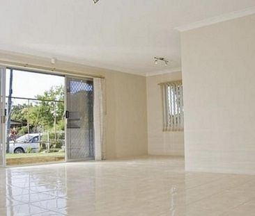 10 Goorawin Street, Runaway Bay - Photo 3