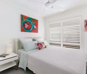 Light-Filled Three-Bedroom Townhouse in a Sought-After Location - Photo 2