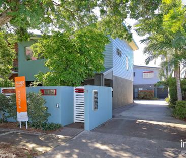 BEAUTIFUL LARGE HOME IN ASCOT - Photo 5