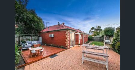 Easy Maintain Family Home - Photo 5