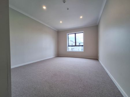 Rare 1 bedroom apartment in Flat bush - Photo 3