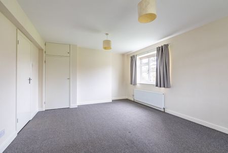 Available unfurnished now - Photo 4