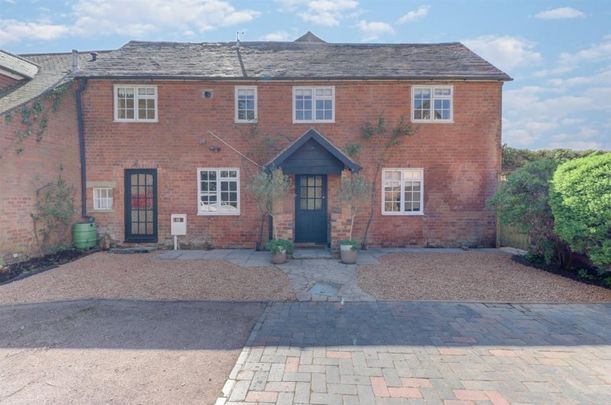 Aspley Court, Hatton, Warwick - Photo 1