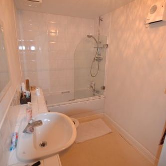 2 Bedroom top floor flat on Pownall Road - Photo 4
