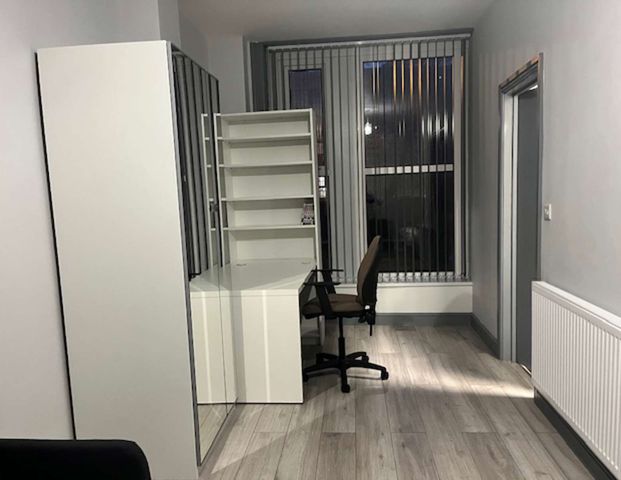 LARGE DOUBLE ENSUITE BEDROOMS IN PURPOSE BUILT HMO ROOM 1 - Photo 1