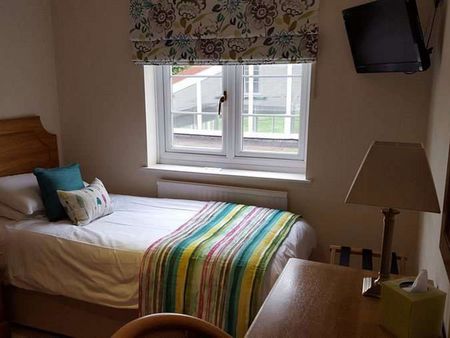 Former Hotel, now Contractor Accommodation, Ensuite Rooms by the Week SPR-009-10 - Photo 4