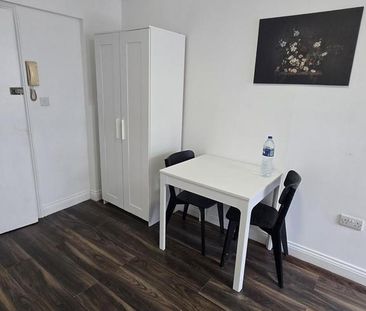 Studio to rent - Photo 2