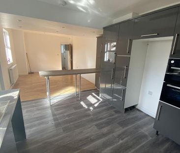 1 bedroom in a flat share to rent - Photo 4