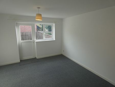 2 bed Semi-Detached - To Let - Photo 4