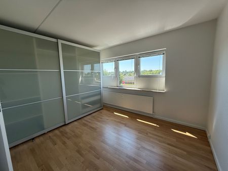 Flot 3-værelses med østvendt altan og storslået havudsigt. - Foto 4