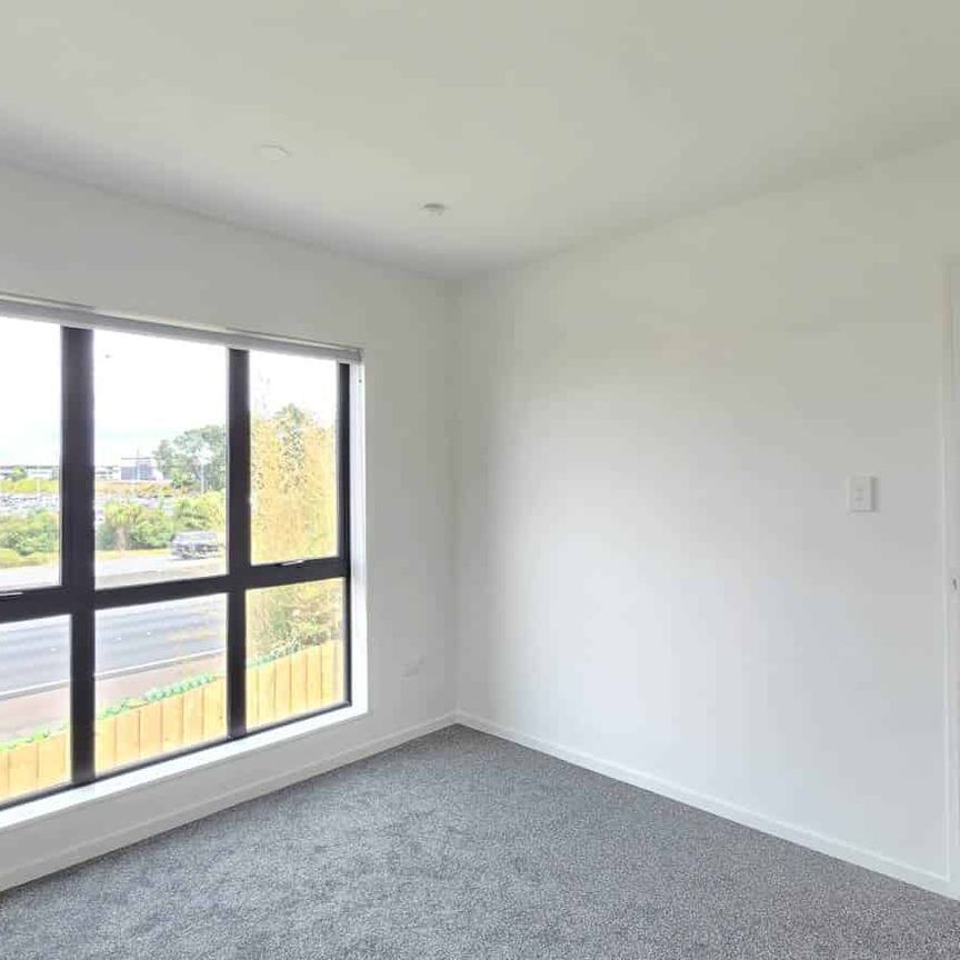 Step into 'brand new - Photo 1