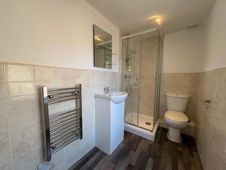 1 bedroom in a house share to rent - Photo 3