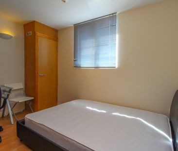 3 bedroom flat to rent - Photo 4