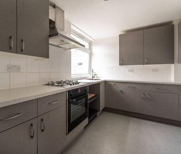 4 bedroom terraced house to rent - Photo 5