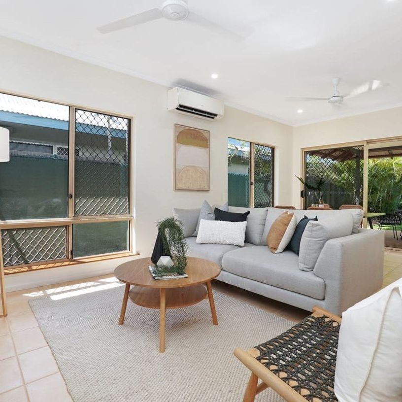 FUNCTIONAL, NEAT FAMILY HOME IN CONVENIENT LOCATION - Photo 1