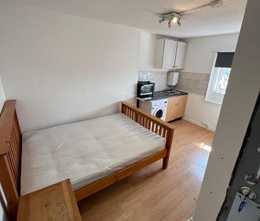 Studio Flat, London Road, CR0 - Photo 1