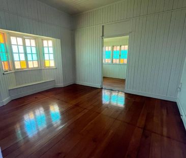 Stunning 3-Bedroom +Sunroom Home - Photo 4