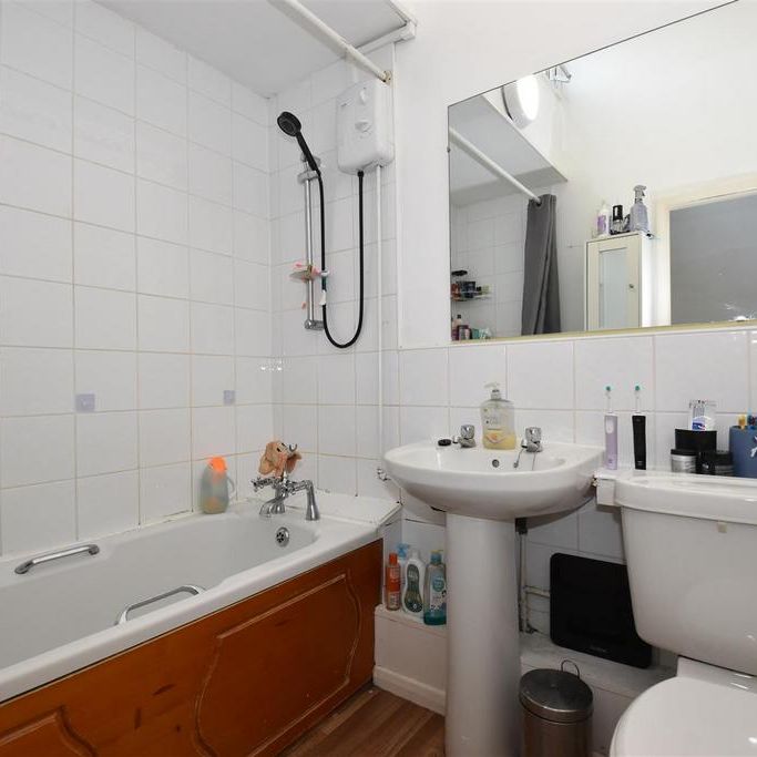 2 bedroom house to rent - Photo 1