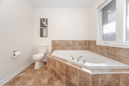For Lease - 5 Freedom Oaks Trail Unit# Upper, Brampton, Ontario - Photo 3