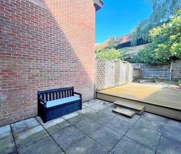 Woking, Surrey, GU22 - Photo 3