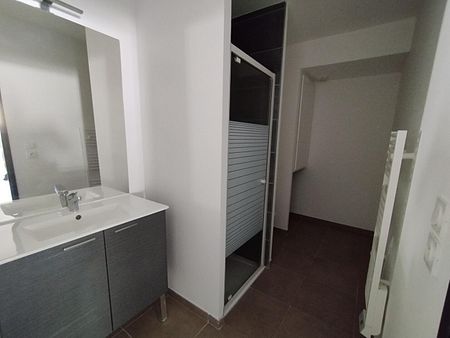 Appartement 2 pièces 39m2 MARSEILLE 13EME 758 euros - Photo 2