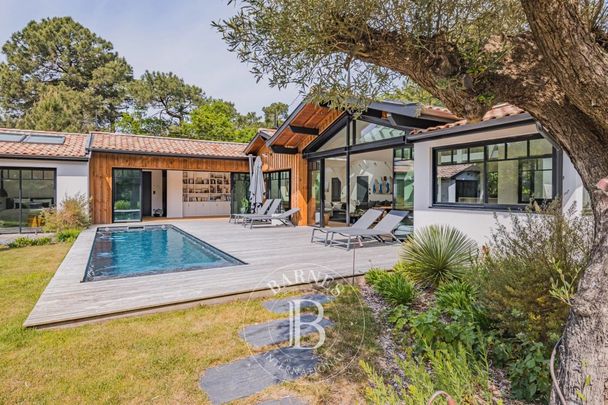 VILLA « PIGNADA » AU COEUR DU PYLA, AVEC PISCINE, DÉPENDANCE ET SAUNA - CAPACITÉ 12 PERSONNES - Photo 1