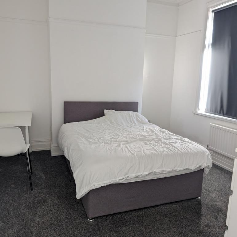 4 bedroom terraced house to rent - Photo 1