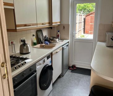 1 bedroom in a house share to rent - Photo 5