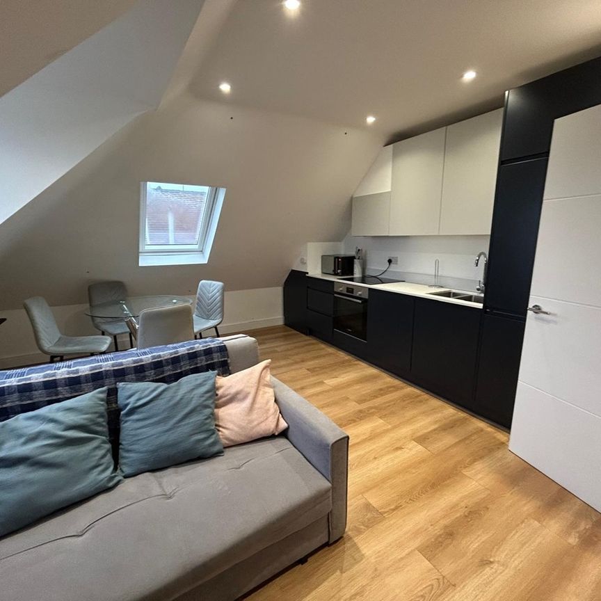 2 Bed Flat, Station Road, NW4 - Photo 1