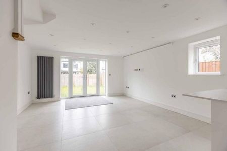 2 bedroom semi-detached house to rent - Photo 3