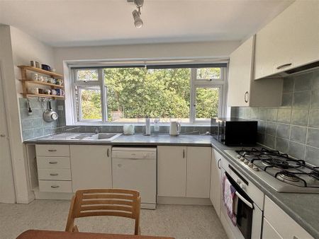 1 bedroom in a house share to rent - Photo 5