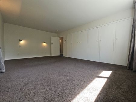 Charming 4BR Home w/ Pool & Spa - Photo 2