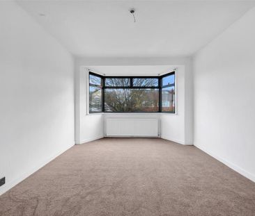 4 bedroom semi-detached house to rent - Photo 5