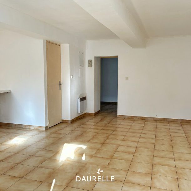 Location Appartement 2 pièces 39m² CHATEAURENARD 13160 - Photo 1