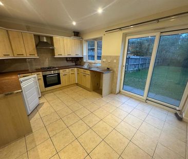 3 bedroom terraced house to rent - Photo 5