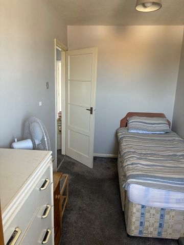 Room in a Shared House, Gorselands Road, SO18 - Photo 4