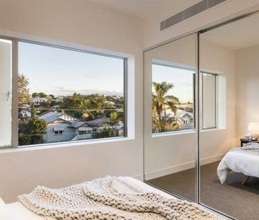 Lux Nautical Living at The Boatyard - Photo 4