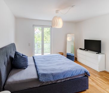 Timelessly modern apartment with green view - Photo 4