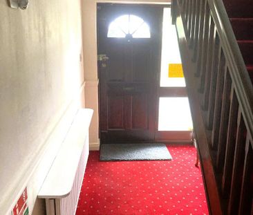 6 bedroom detached house to rent - Photo 2