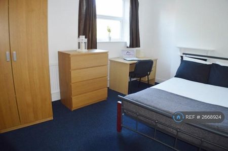 5 bedroom detached house to rent - Photo 4