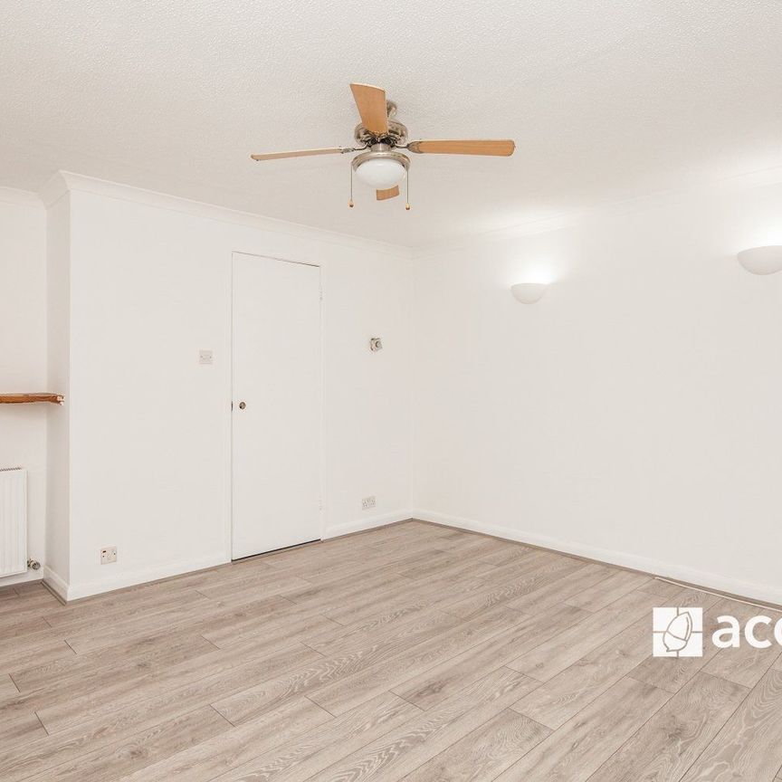 Owen Walk, London, SE20 - Photo 1