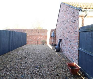 2 bedroom semi-detached house to rent - Photo 6