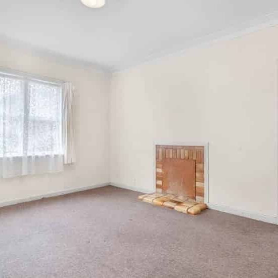 Spacious Family Home in Mount Roskill - Photo 1