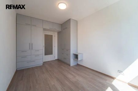 K PRONÁJMU: Překrásný zrekonstruovaný byt kousek od metra - Photo 4