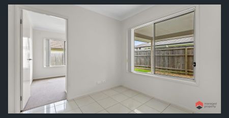 Modern Family Home in Quiet Neighbourhood - Photo 3