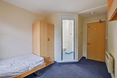 6 bedroom flat to rent - Photo 3
