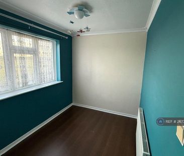 3 bedroom terraced house to rent - Photo 3