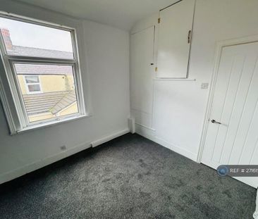 2 bedroom end of terrace house to rent - Photo 1