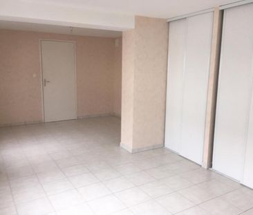 A LOUER ANGERS CATHO - T1 situé 32bis rue Chèvre ... - Photo 2