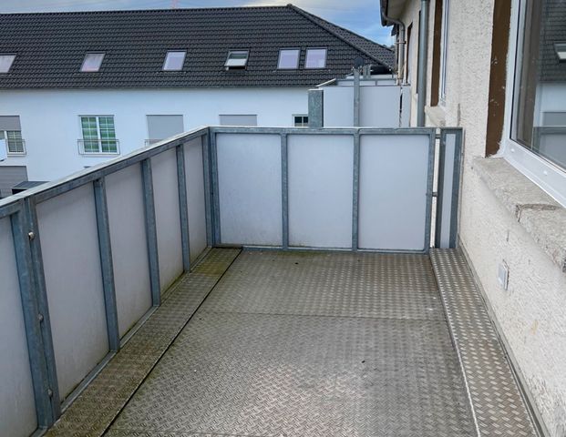 *Erzhausen - Vollständig renovierte 4 Zimmerwohnung in ruhiger Lage* - Foto 1